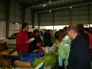 Jorge vendiendo verduras