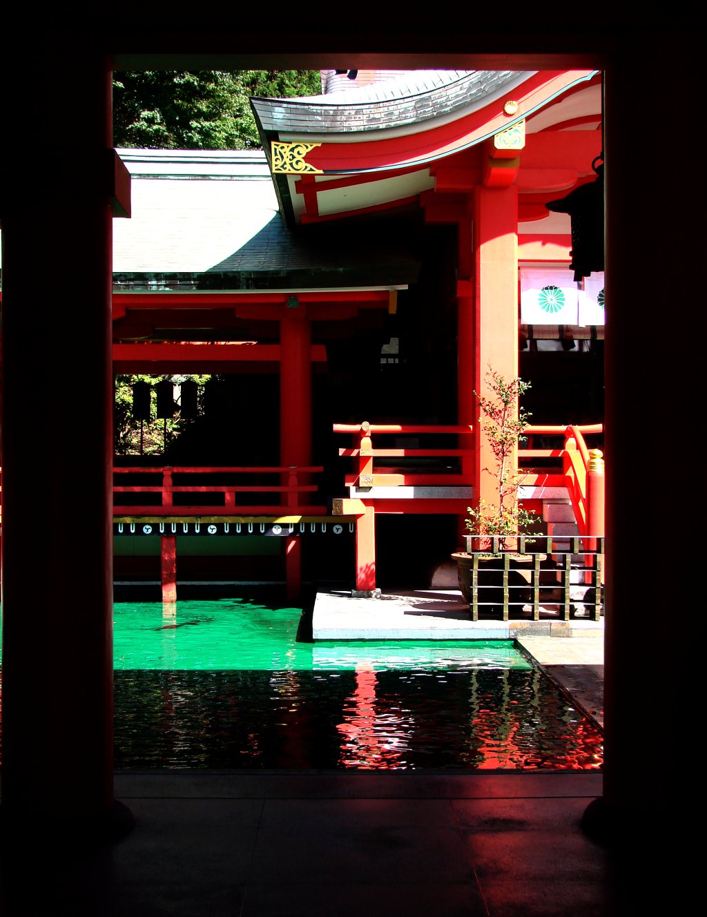 [akama-shrine-3.jpg]