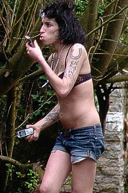 [amy_winehouse_monkey.jpg]