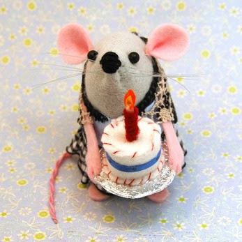 http://1.bp.blogspot.com/_UaeVwygnGvg/SG3unYMQVNI/AAAAAAAABSM/Jbp-WQly04c/s400/TheHouseofMouse-Happy%2BBirthday%2BMouse.jpg
