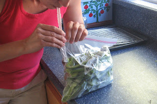 removing air from bell peppers in zip bag