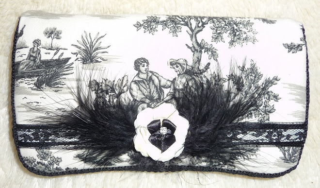 Too CuTe ToiLe BLacK BeAuTy & DReaMy cReaMy LaCe, FeaTHeRs, & fLoWeRs GiRLs'  WiPe CaSe