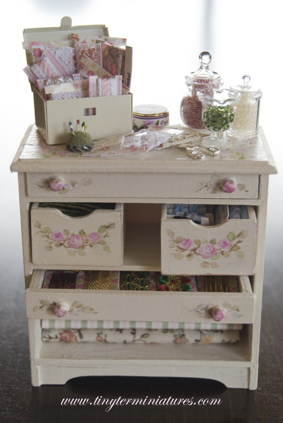 Tiny Ter Miniatures: Mueble costura