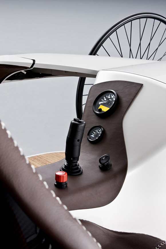 [Mercedes-Benz+F-CELL+Roadster+04.jpg]