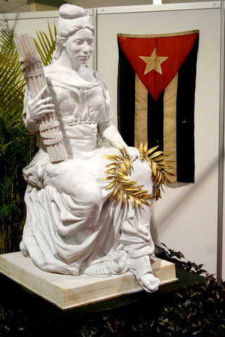 [5853_1210358939759_1252300775_30616609_3436369_n.jpg]