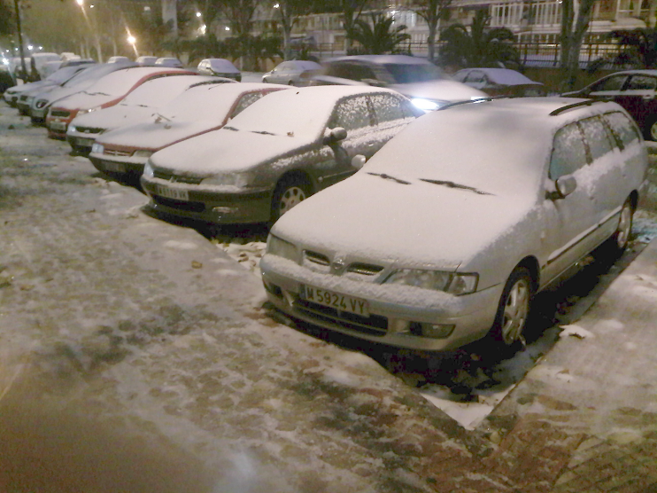muchos coches con nieve