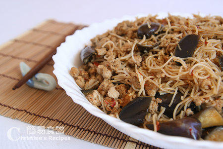 魚香茄子炆米粉 Fried Rice Noodles with Spicy Eggplant & Pork01