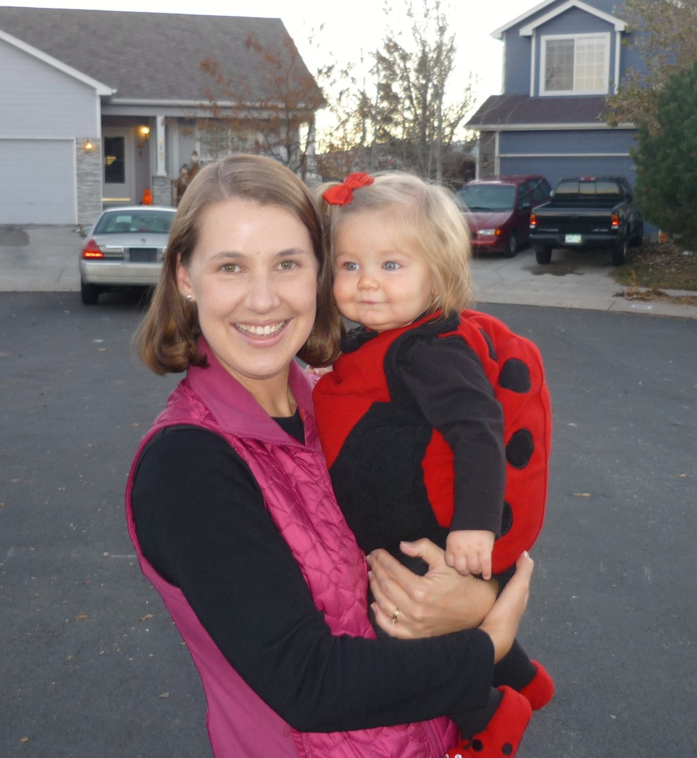 [Sara+&+ladybug.JPG]