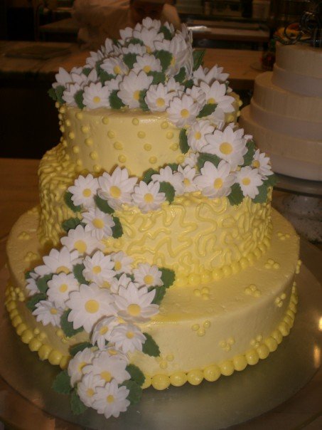 [Yellow+Daisy+Cake.jpg]