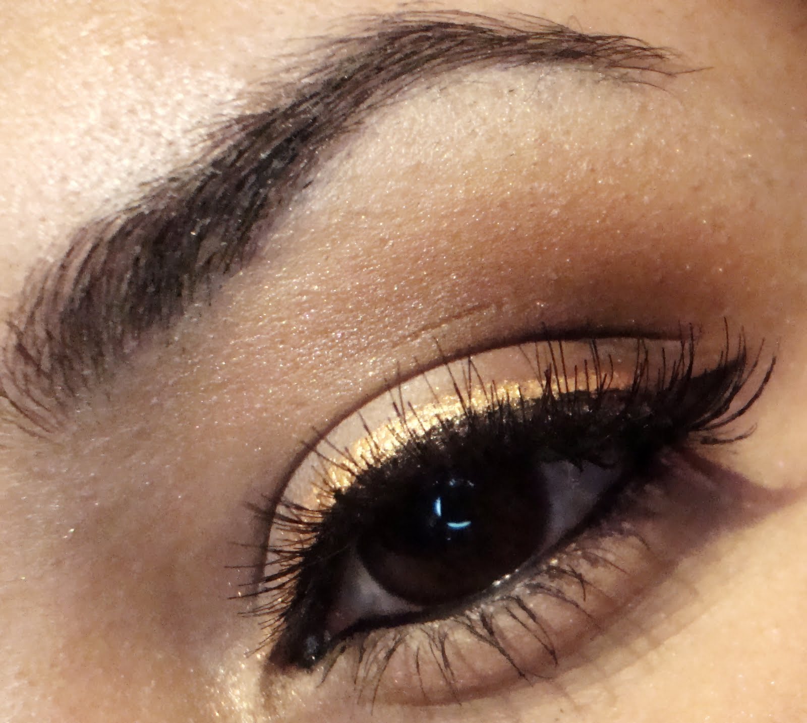 gold eyeliner, I want to find this! Gold eyeliner, Beauty hacks