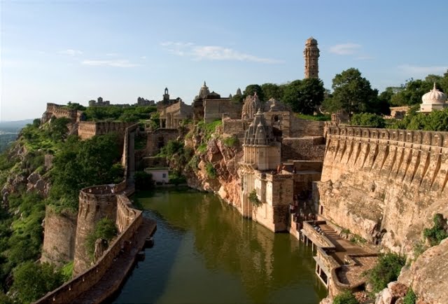 Lake City Udaipur: Udaipur Fort Wallpaper