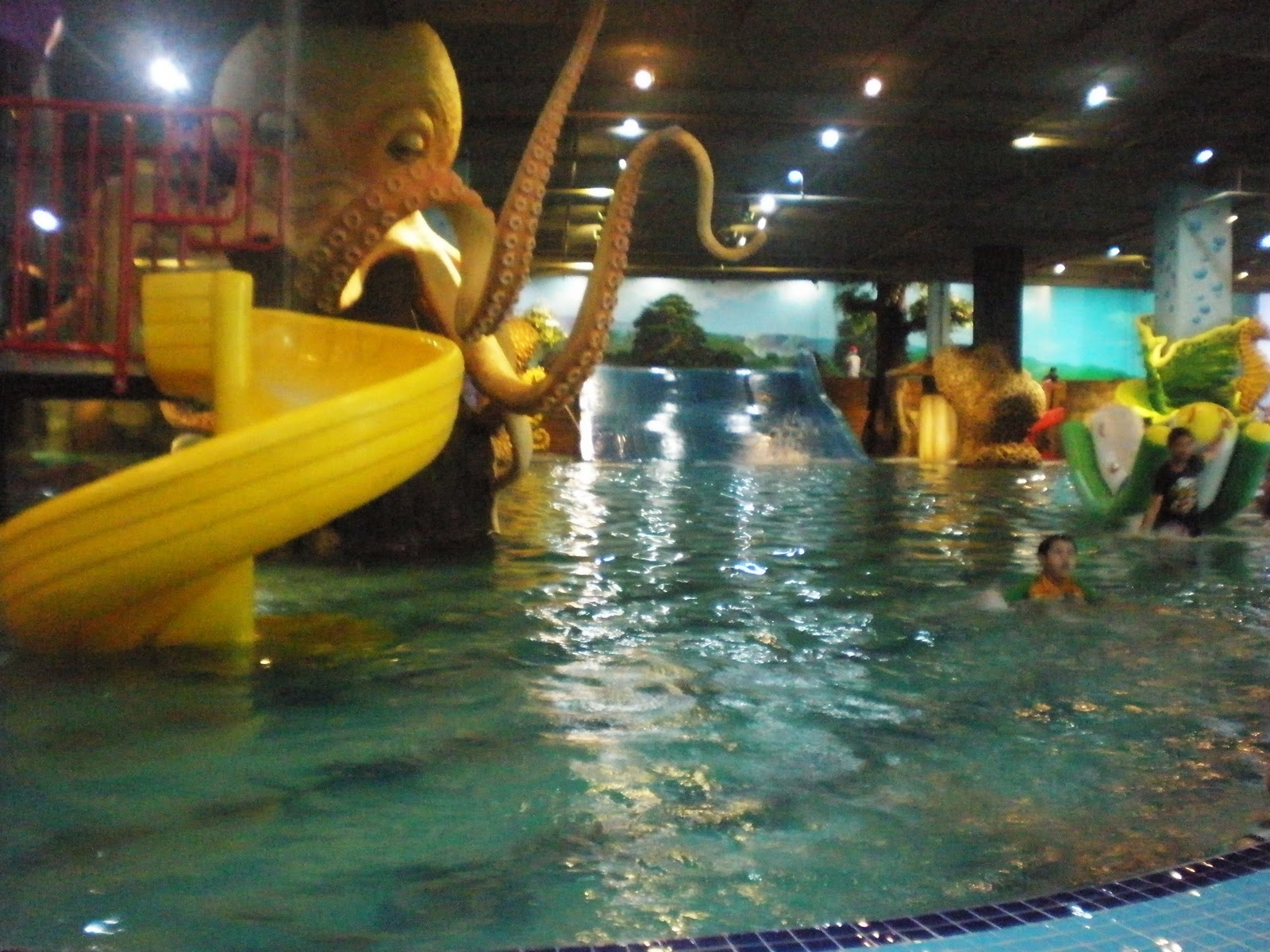 Ulu tiram Indoor waterpark.... CUTIELIESA SUPPLEMENT EVERYWHERE!!