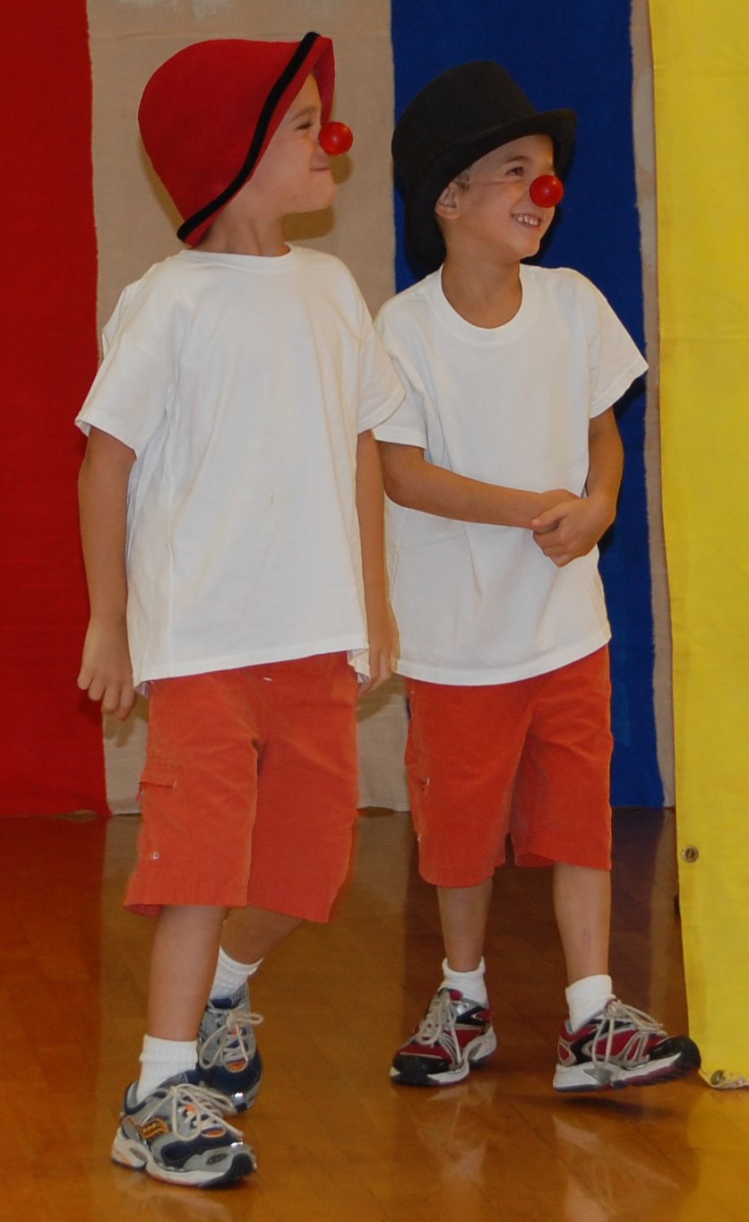 [Joshua+and+Caleb+as+clowns.jpg]