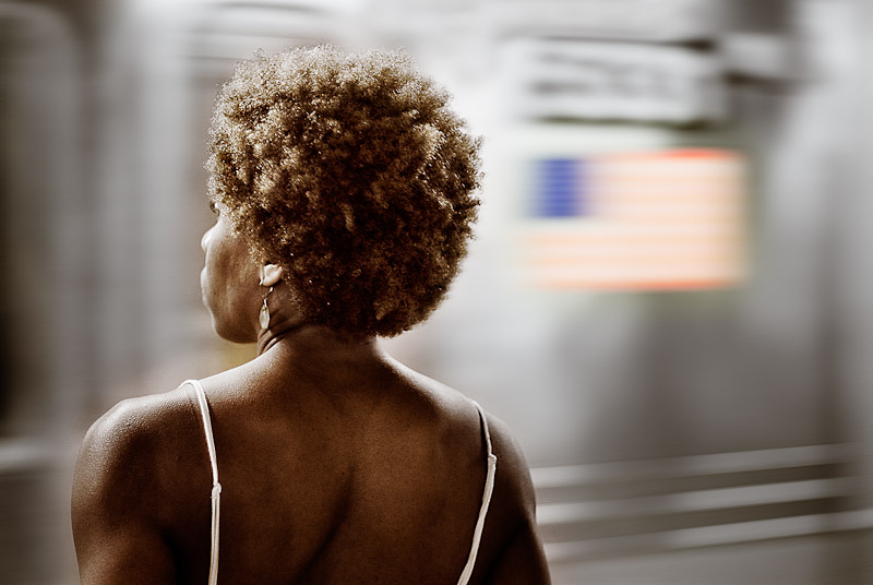 [20090112225803_dsc_7206-edit_woman waiting for the metro.jpg]