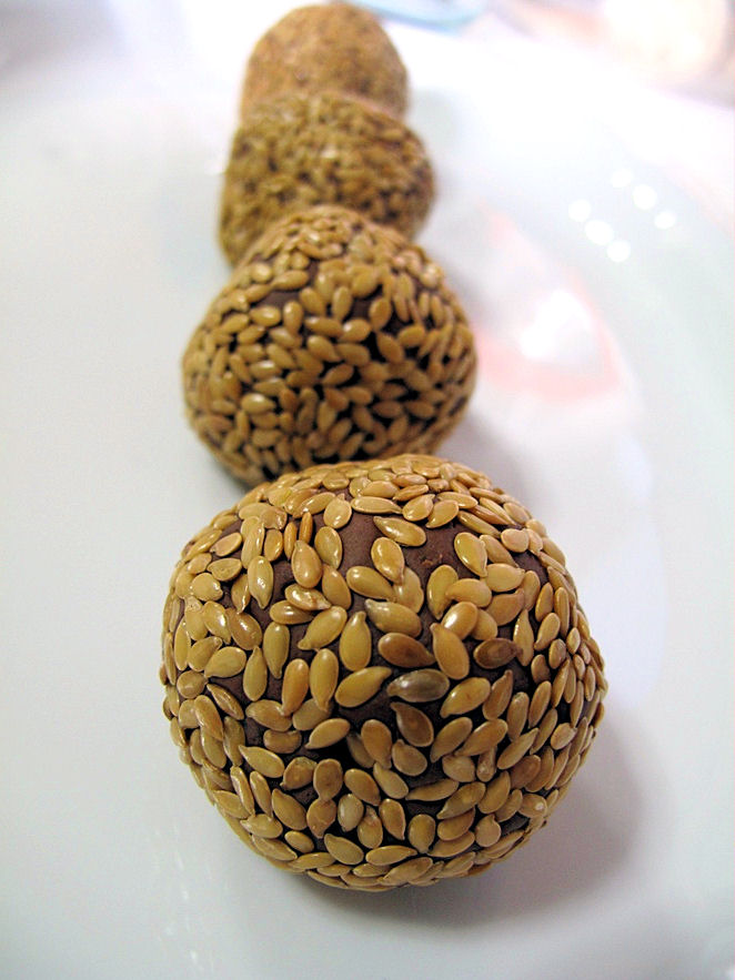 Foodiva's Kitchen Chocolate Flax Seed "Bomb" Cakes