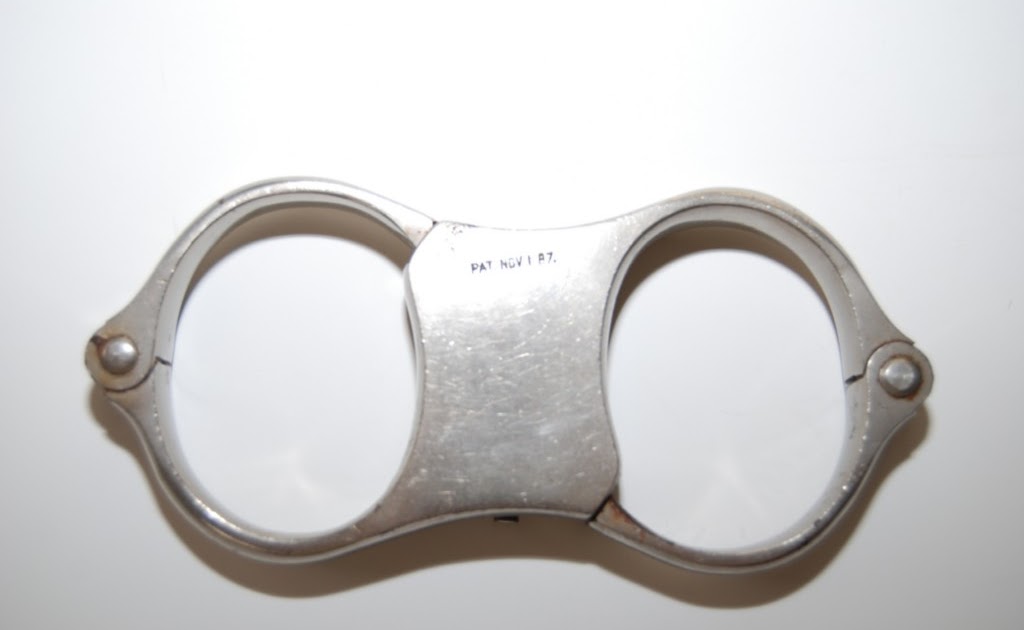 RestraintsBlog BEAN GIANT Handcuffs Extremely RARE PAT.NOV.1.'87