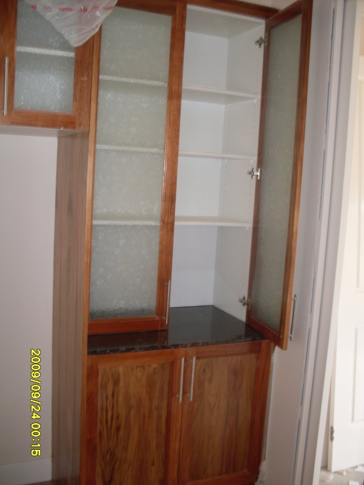 [kitchen_shelves.JPG]