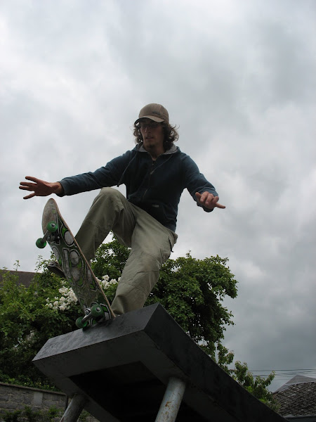 Mathieu en BluntBloc to NoseGrab to Fakie à Ciney