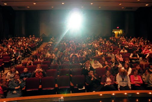 [Kansas-audience.JPG]