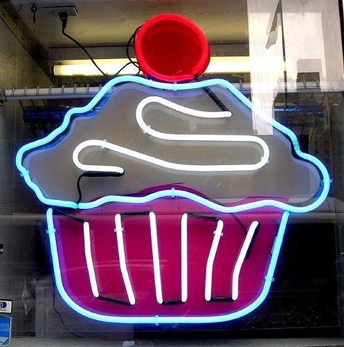 [cupcake+neon.jpg]