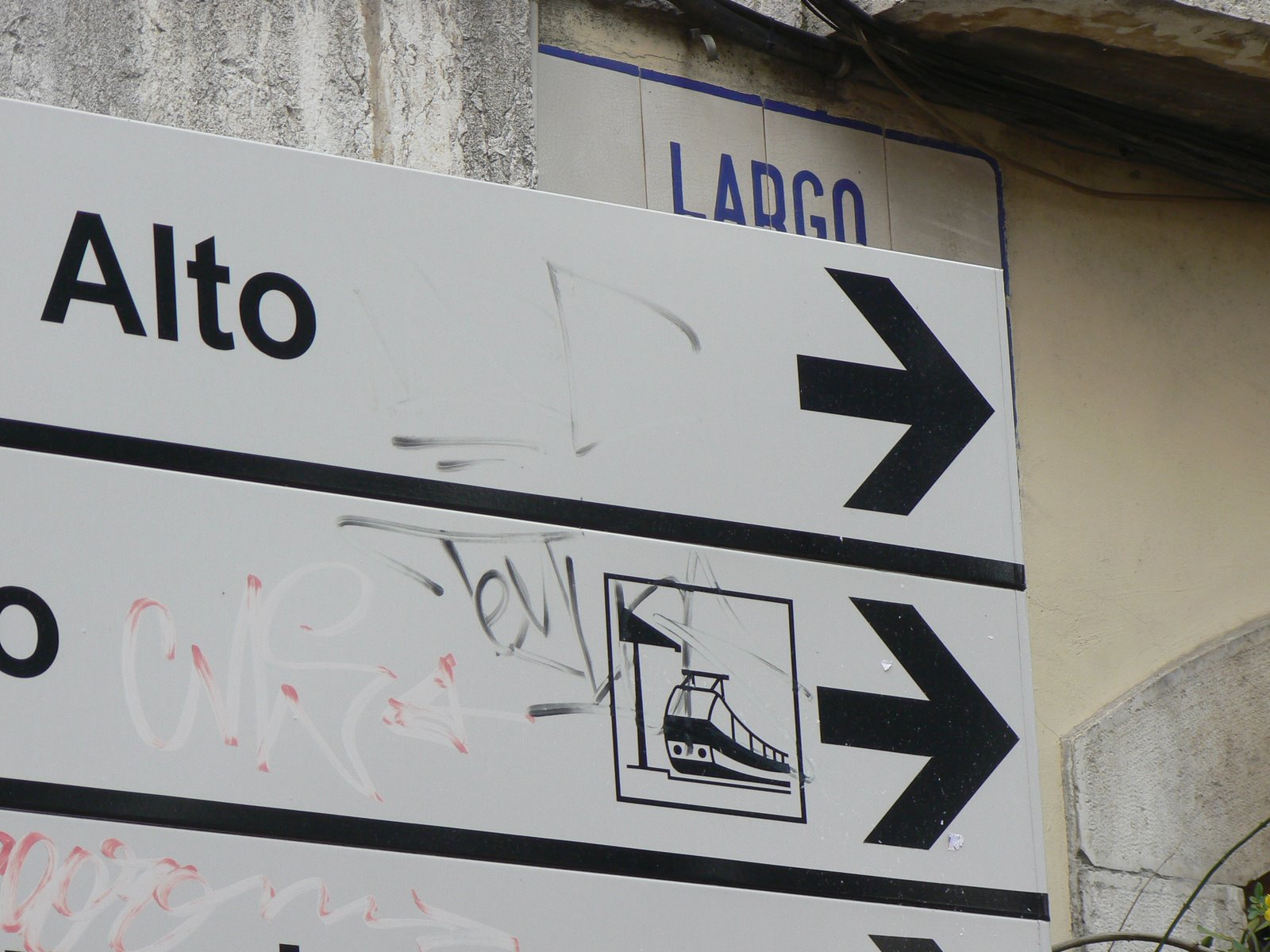 [Largo-do-Carmo.JPG]