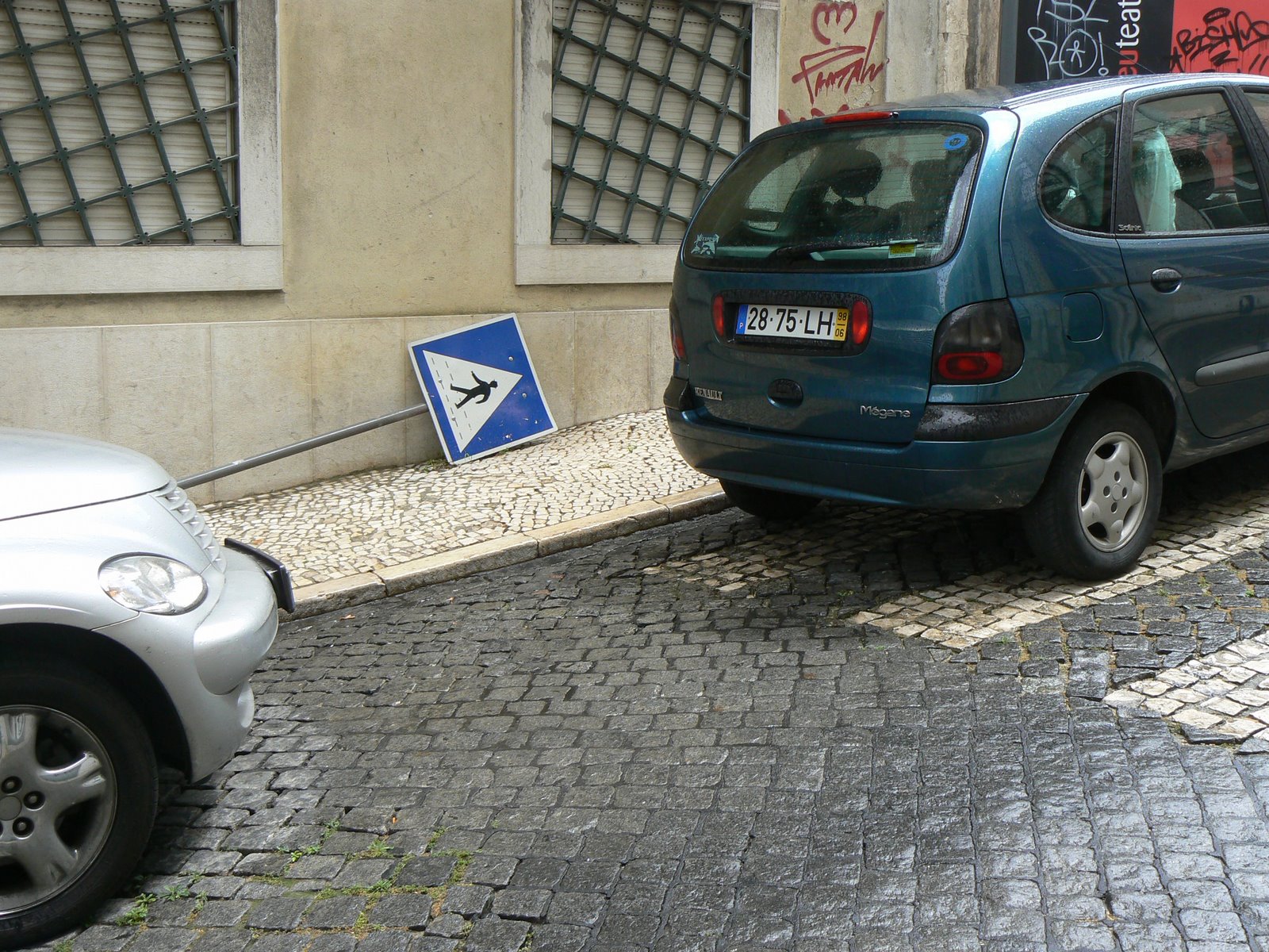 [passadeira-Rua-S-Mamede.JPG]