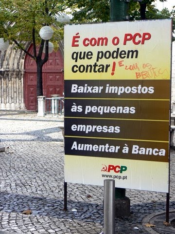 [Largo-do-Carmo-propagandaPCP.JPG]