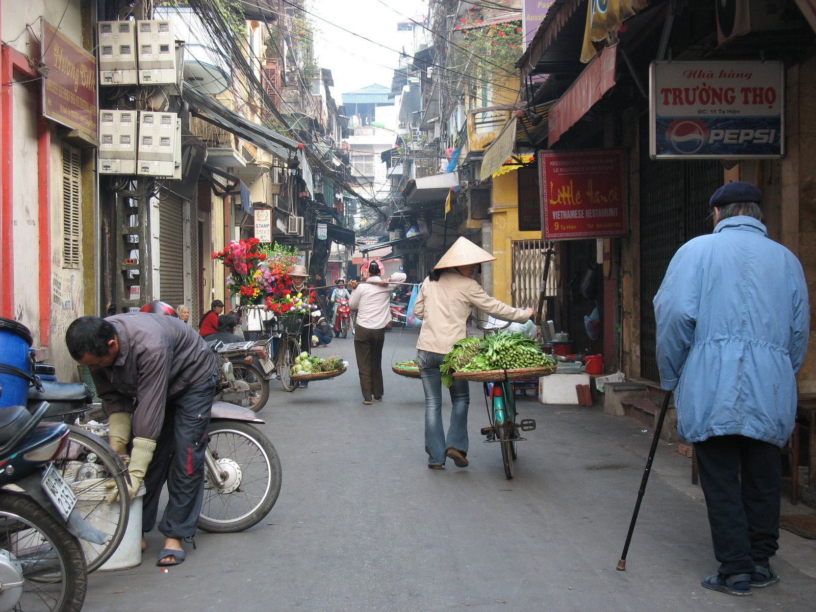 [Hanoi+lane1.JPG]
