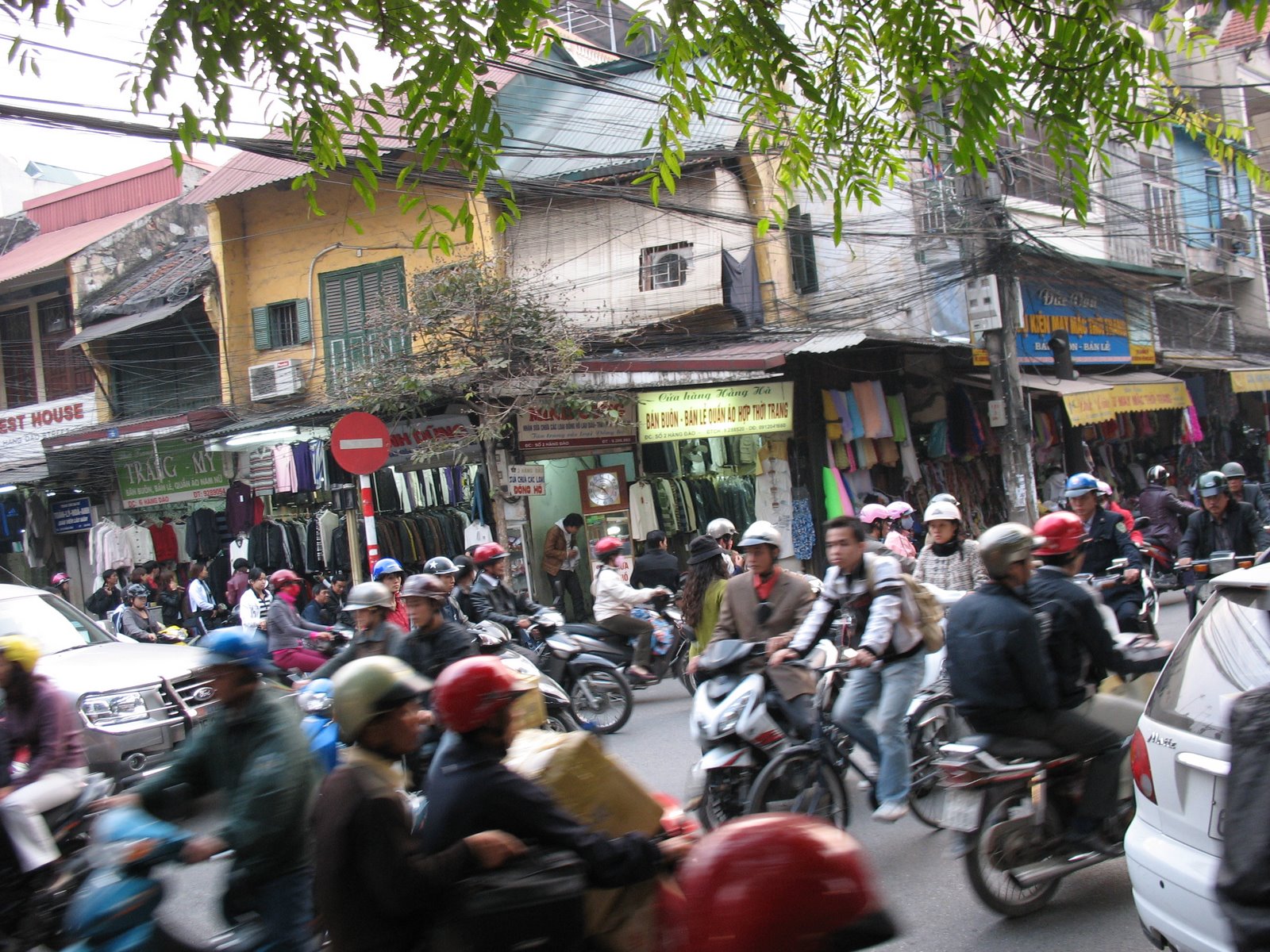 [Hanoi+motos1.JPG]