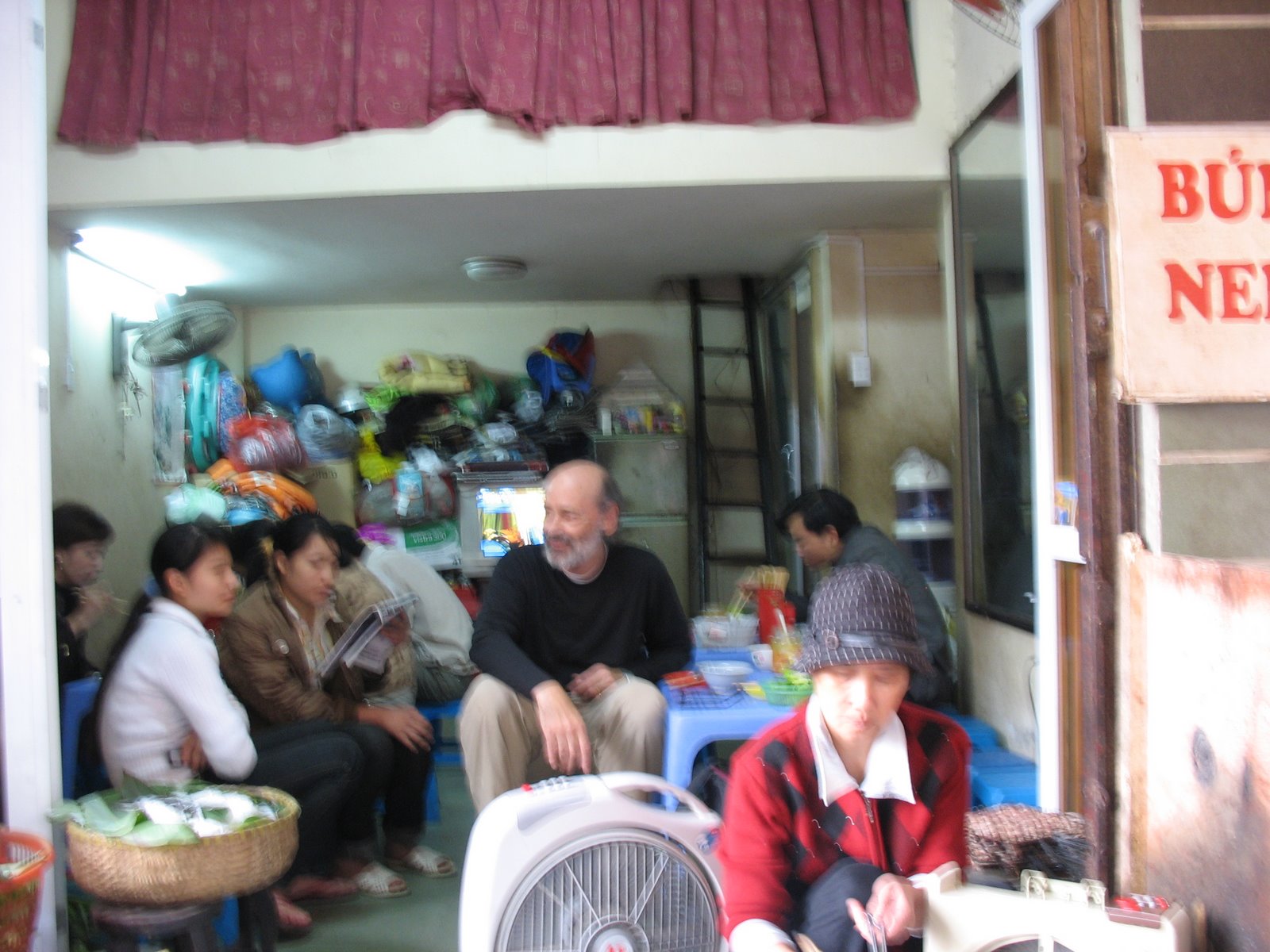 [Hanoi+bun+cha1.JPG]