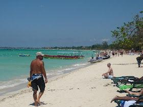 Smokin Chokin And Chowing With The King No Worries In Negril Mon