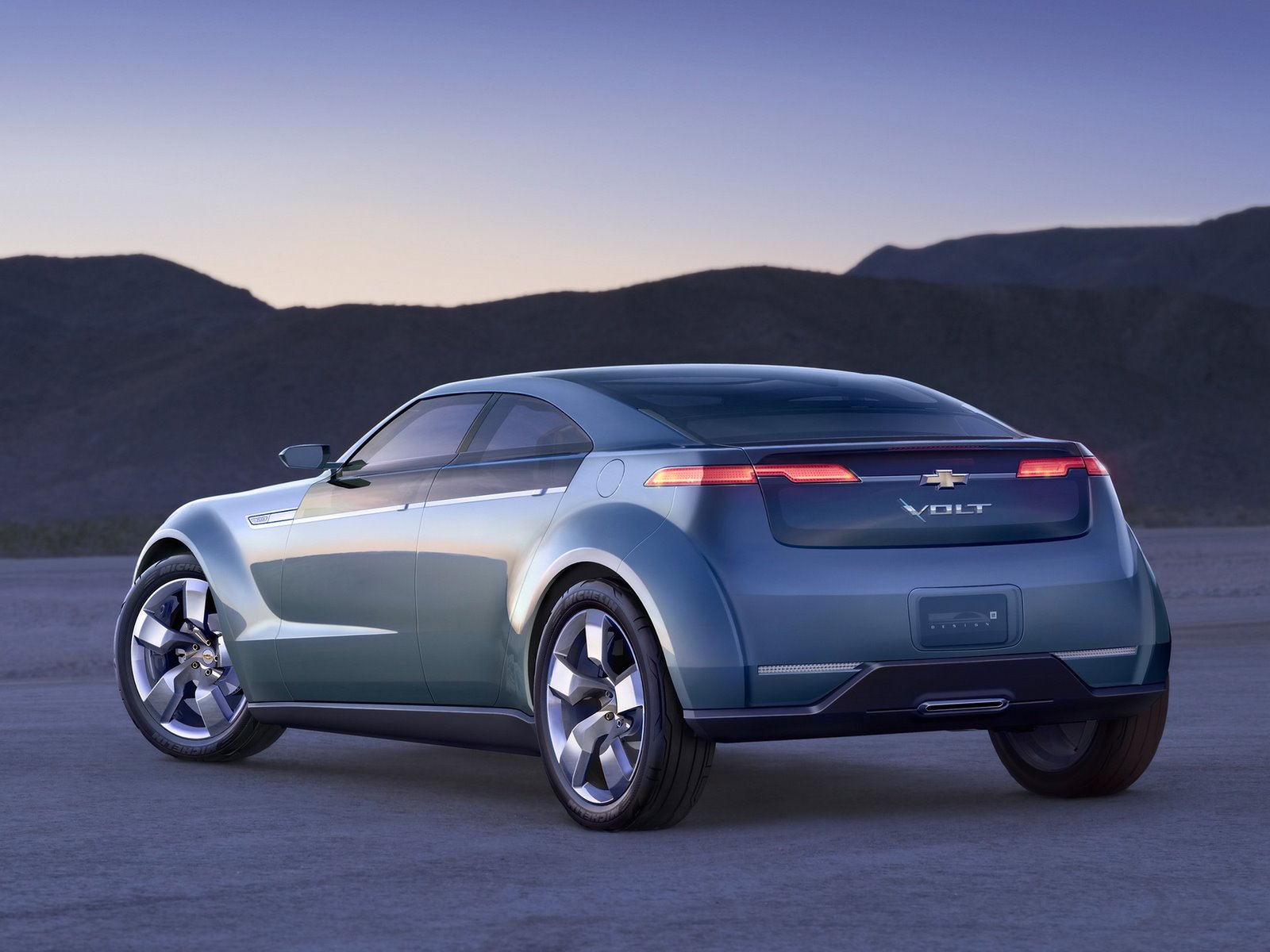 [2007-Chevrolet-Volt-Concept-Rear-And-Side-1920x1440.jpg]