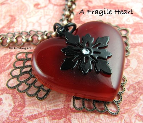 [NecklaceHrtFiligreeClzUp1Web.jpg]