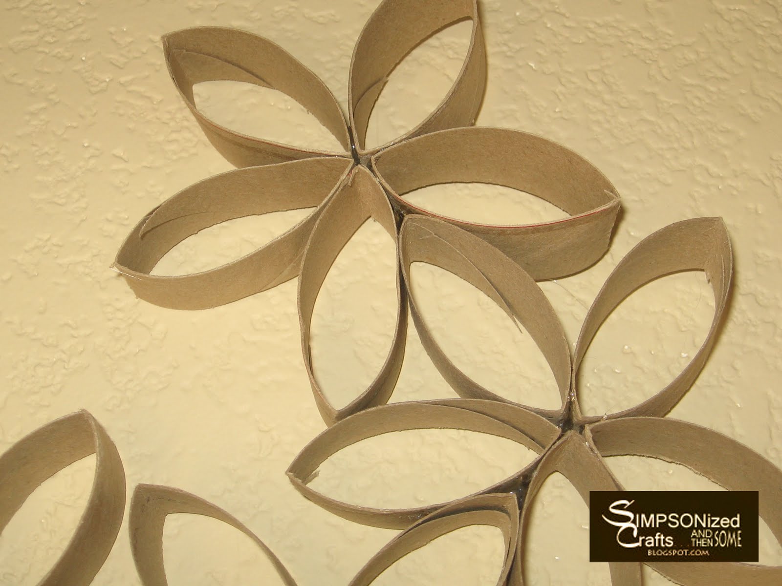 SIMPSONIZED CRAFTS Paper Towel Roll Wall Decor