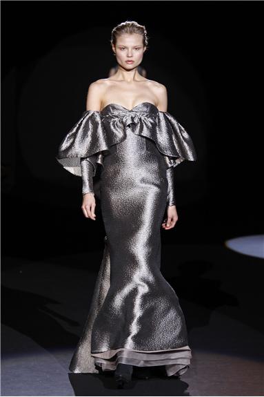 [hererra+gown.jpg]
