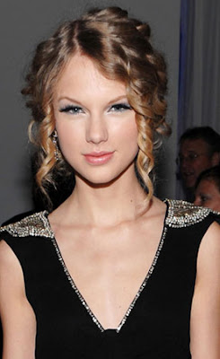 Taylor Swift Natural Hair, Long Hairstyle 2011, Hairstyle 2011, New Long Hairstyle 2011, Celebrity Long Hairstyles 2046