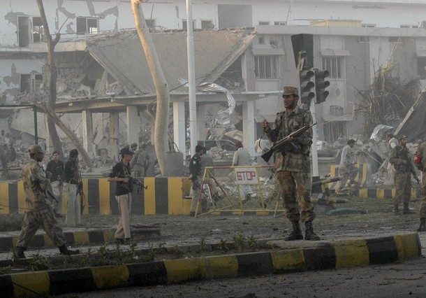 [pakistan+la+sede+dell'isi+di+peshawar+distrutta+il+13+novembre+2009.jpg]