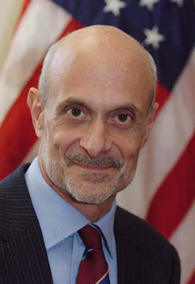 http://1.bp.blogspot.com/_VizIrBQwA8w/SXa-qdmj1HI/AAAAAAAAGAU/4AiiwB6vB2o/s400/Chertoff.jpg