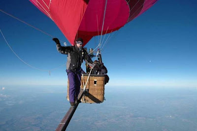 Greatest-altitude-for-a-balloon-skywalk-600x400.jpg