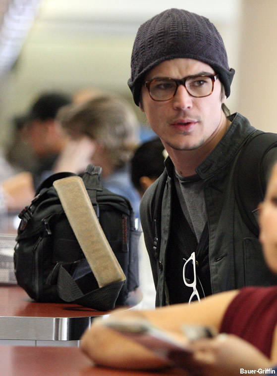 [josh-hartnet-glasses.jpg]