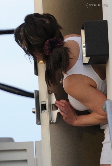 [gallery_main-britney-spears-scrunchies-miami-studio-2010-01-30_00003.jpg]