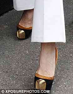 [article-1249465-0832FAA0000005DC-906_233x301.jpg]