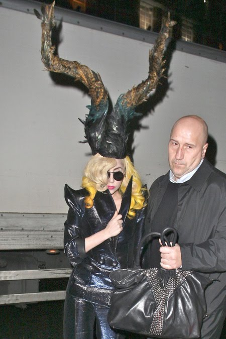 [gallery_main-0226_lady_gaga_wtf_00.jpg]