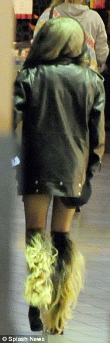 [article-0-08AC96CD000005DC-541_224x695.jpg]