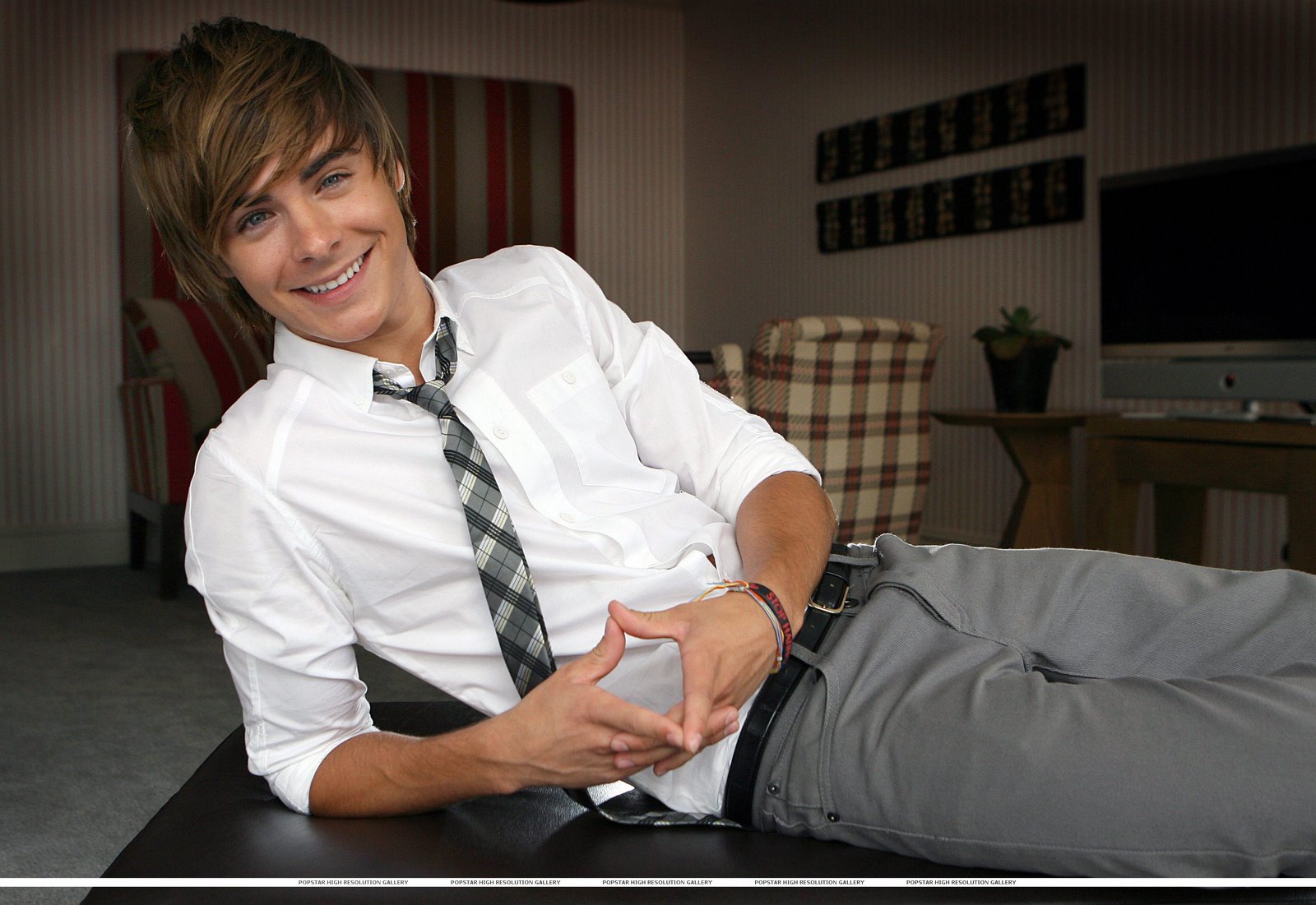 [Zac+Efron+new2.jpg]