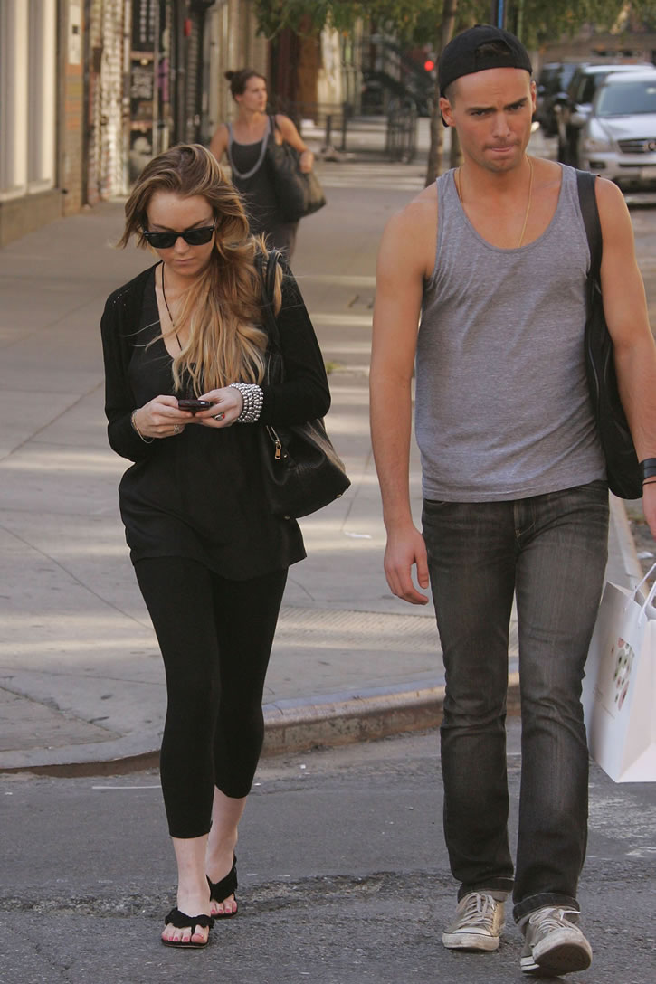 [lohan-random-dude-09.jpg]