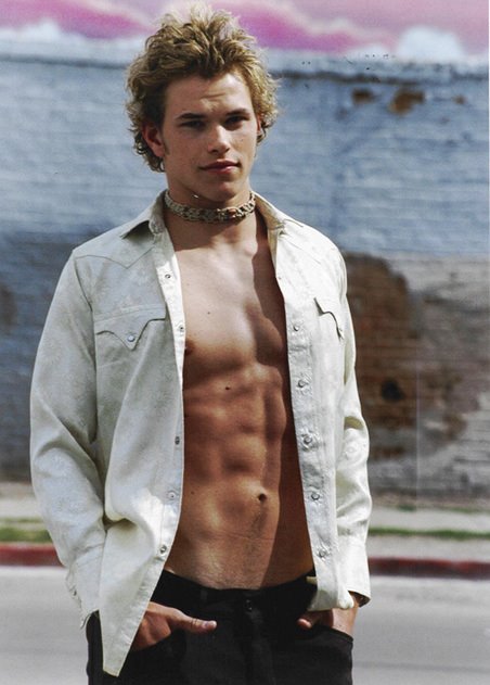 [gallery_main-kellanlutz-shirtless-photos-05212009-05.jpg]