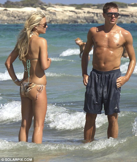 [article-0-057A170F000005DC-73_468x555.jpg]