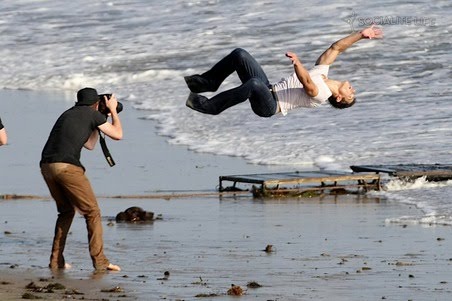 [gallery_main-taylor-lautner-rolling-stone-shoot-10092009-24.jpg]