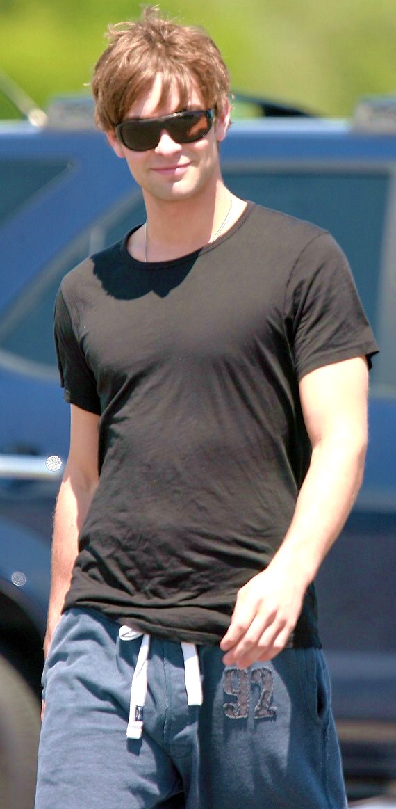 [penn-badgley-shirtless-11+(2).jpg]